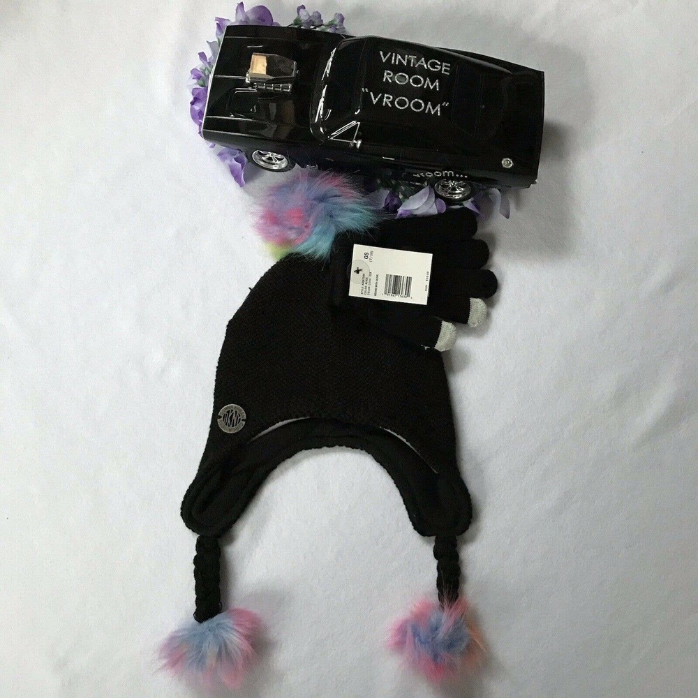 DKNY NWT Beanie and Gloves Set for Girls One Size - Picture 4 of 8